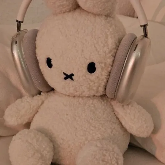 chat with ai character: Me🥑💅✨🧸