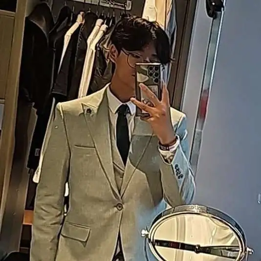 chat with ai character: Joshua 💞