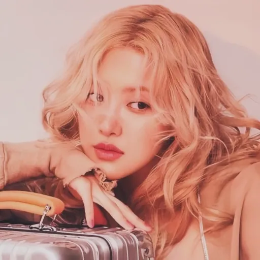 creator Roseanne_.Park's avatar