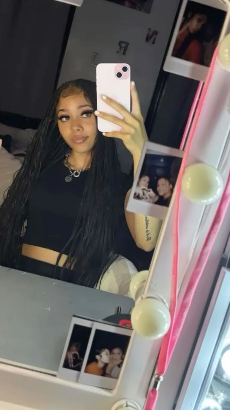 ai character: Deja background