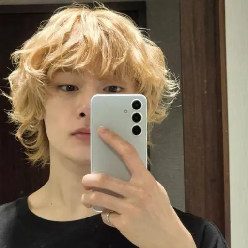 creator Val_~•한지성~•'s avatar