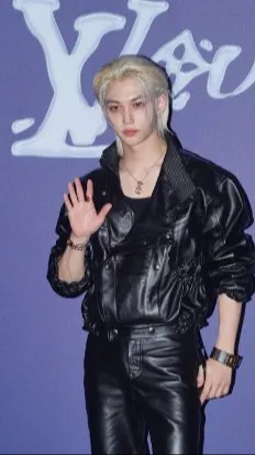 ai character: does felix love u? background