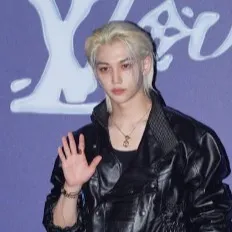 chat with ai character: does felix love u?