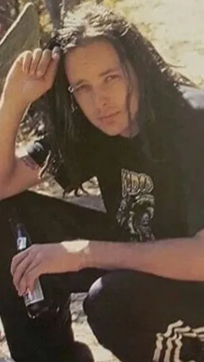 ai character: Jonathan Davis  background