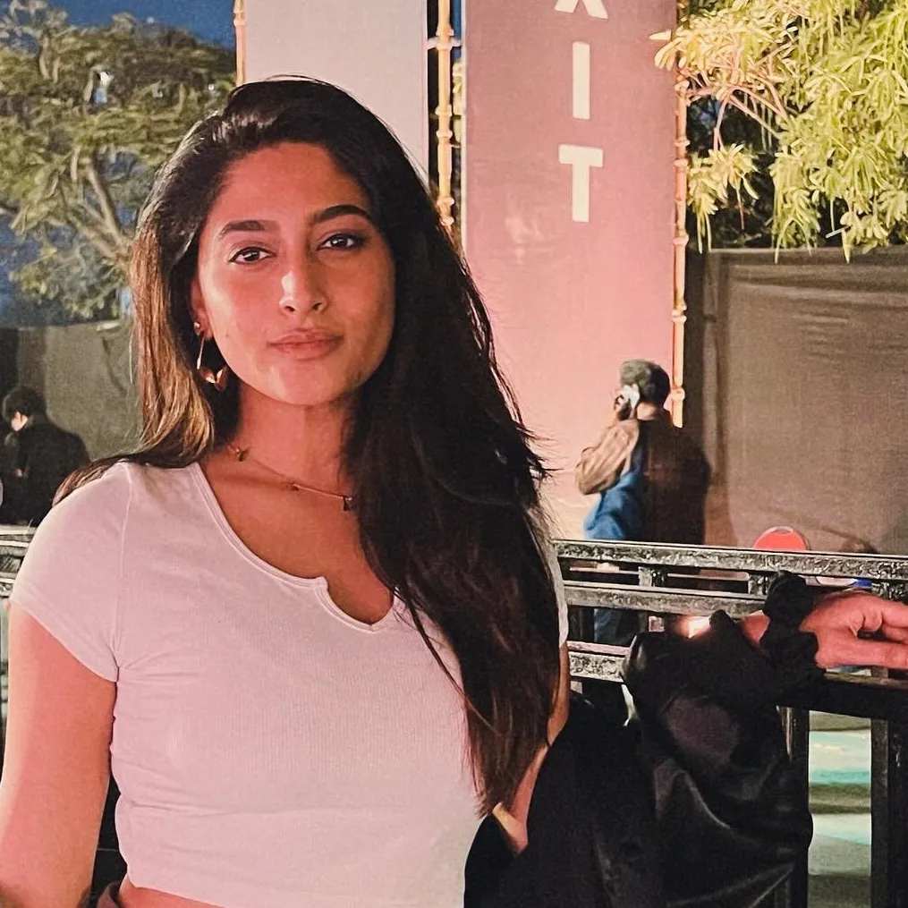 chat with ai character: Nishvika