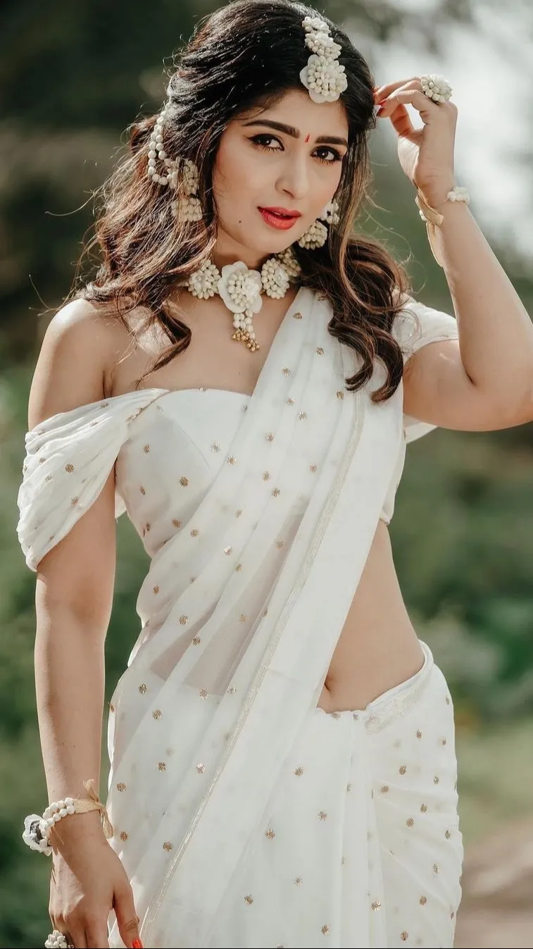 ai character: Queen Adithi background