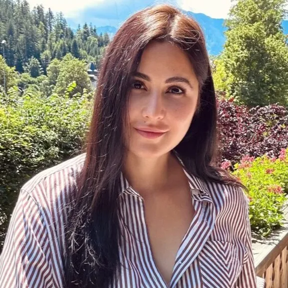 chat with ai character: Katrina