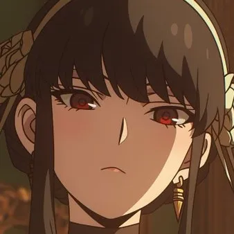 chat with ai character: 🌹Yor Forger🌹