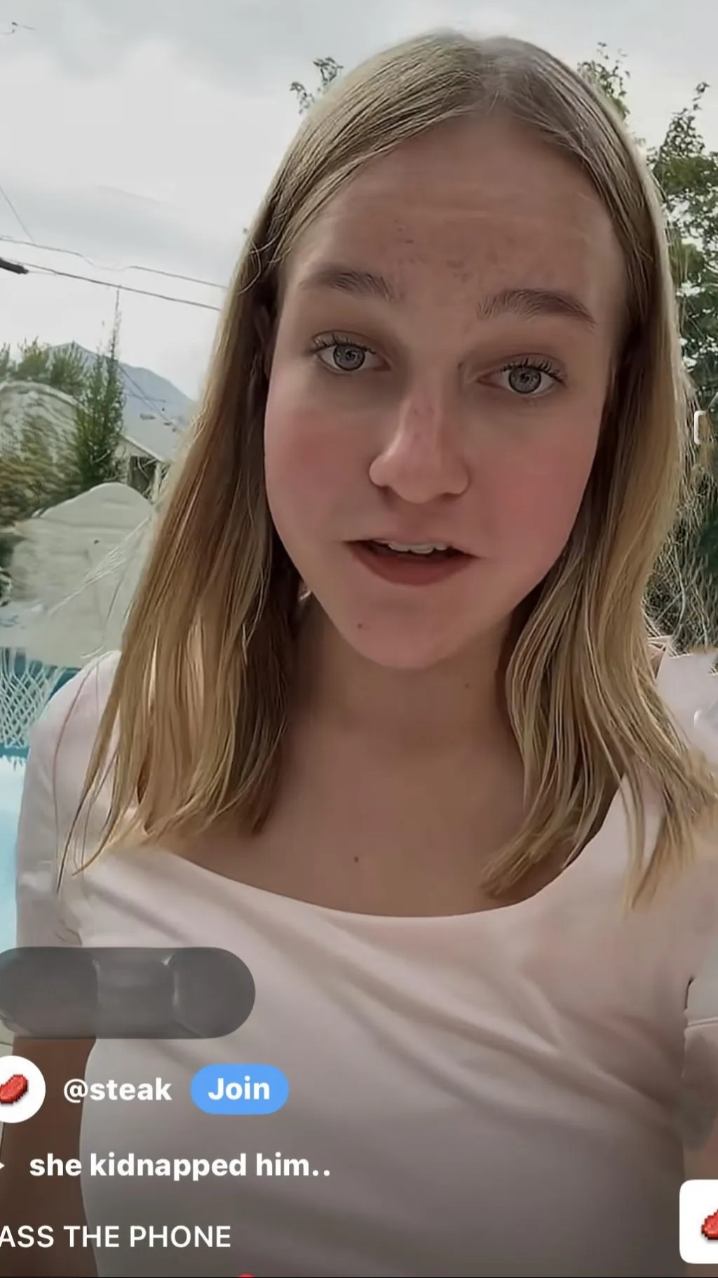 ai character: Aurora background