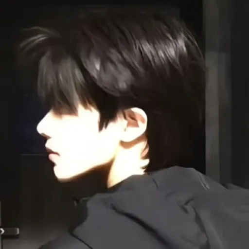 creator (丑男)萧聿珩🐶's avatar