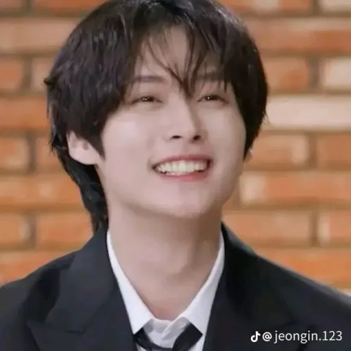 creator Lee know_Hyunjin's avatar