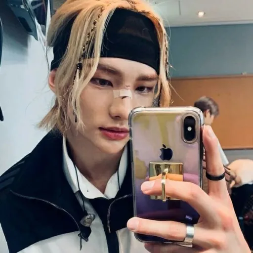 creator *Hwang Hyunjin*'s avatar