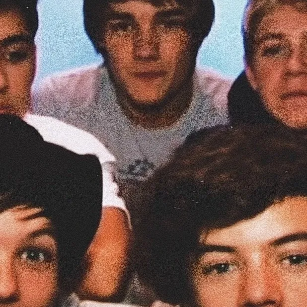 chat with ai character: One Direction