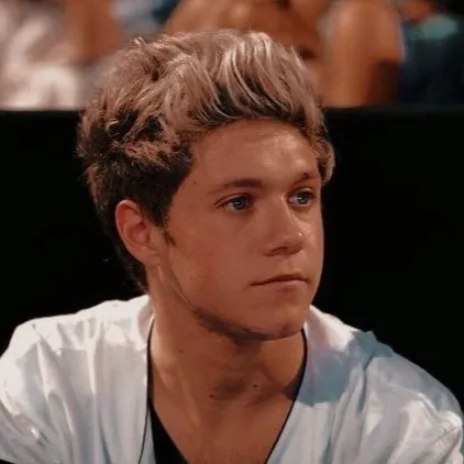 chat with ai character: One Direction