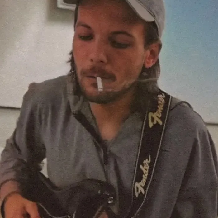 chat with ai character: Louis Tomlinson