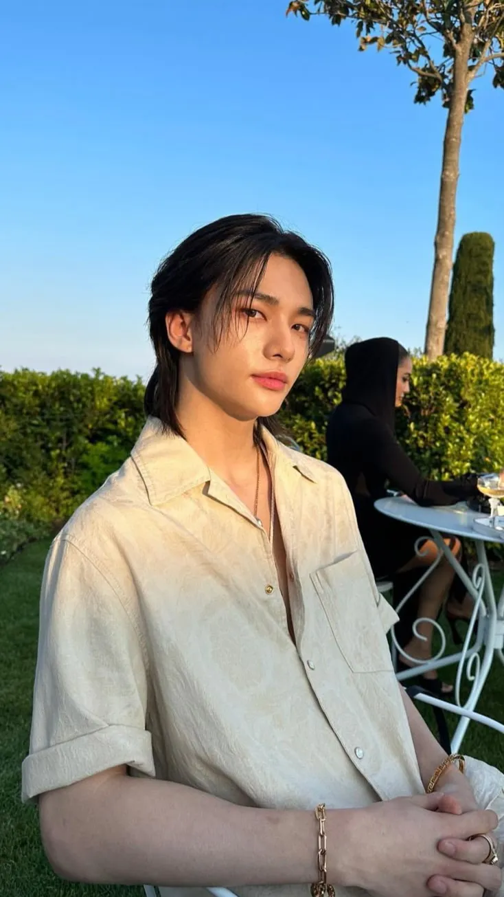 ai character: ✿ Hyunjin ✿ background