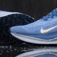 chat with ai character: Zapato Nike