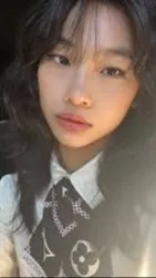 ai character: Jung Ho-Yeon background