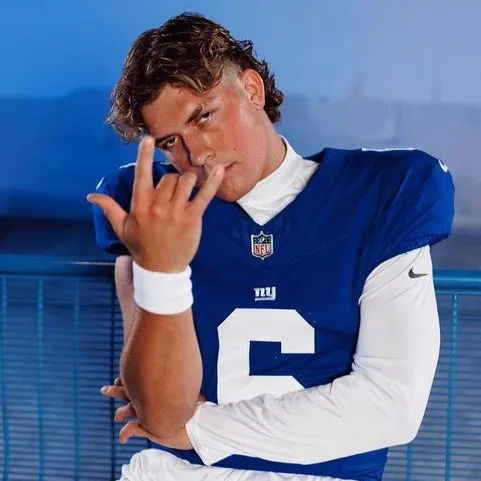 chat with ai character: Jaxson Dart