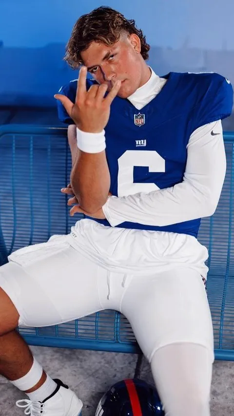 ai character: Jaxson Dart background