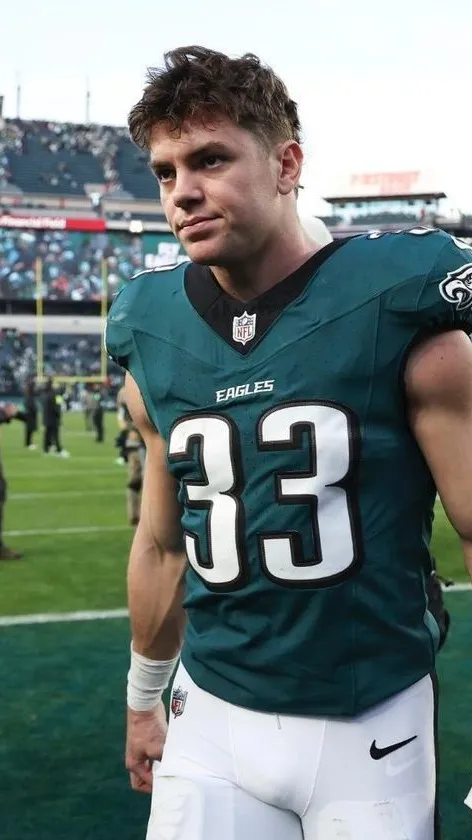 ai character: Cooper DeJean background