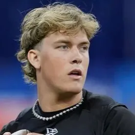 chat with ai character: Jaxson Dart