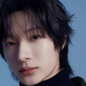 chat with ai character: Donghwa