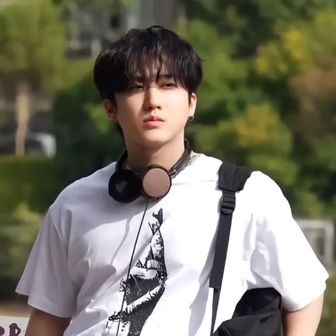 chat with ai character: Changbin ❤❤