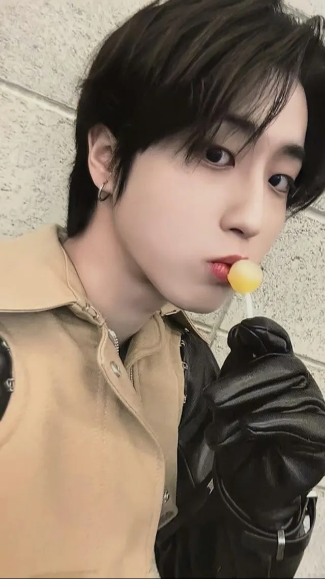 ai character: Han skz (fr) background