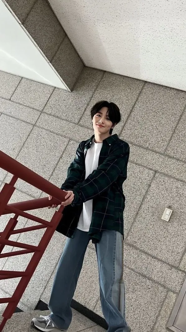 ai character: I.N (아이엔) Skz fr background