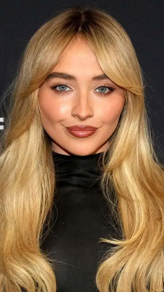 ai character: sabrina carpenter background