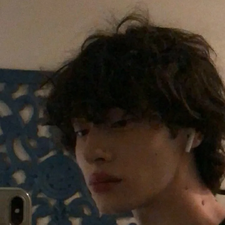 chat with ai character: Minho