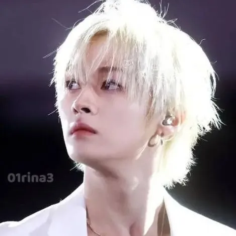 creator Amanda Quintero's avatar