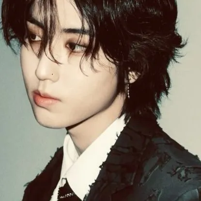 chat with ai character: Han: vampire