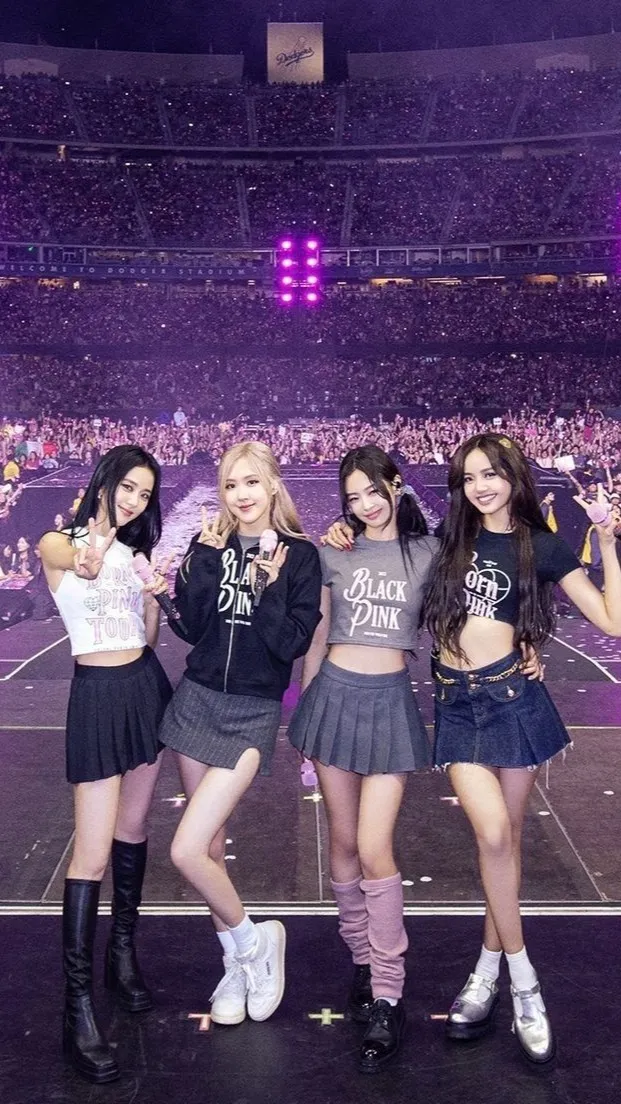 ai character: K-pop School: 6/10 background