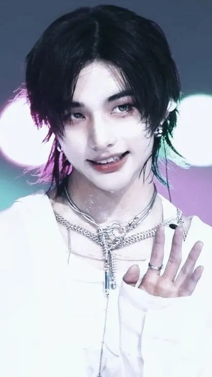 ai character: Hyunjin: boyfriend background