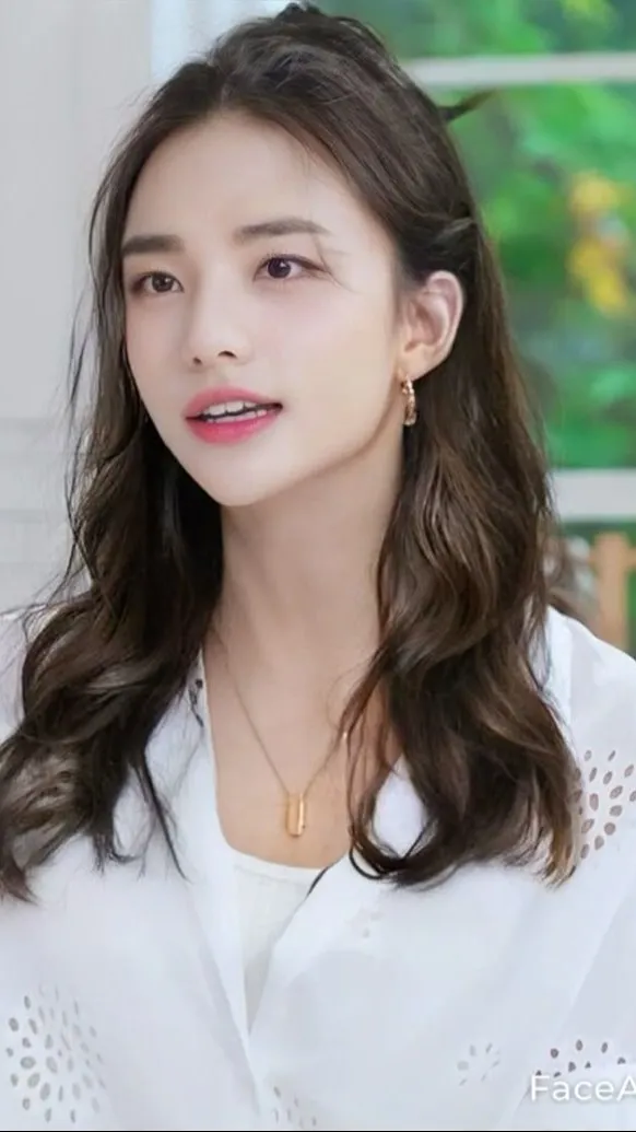ai character: Hyunjin: girl background