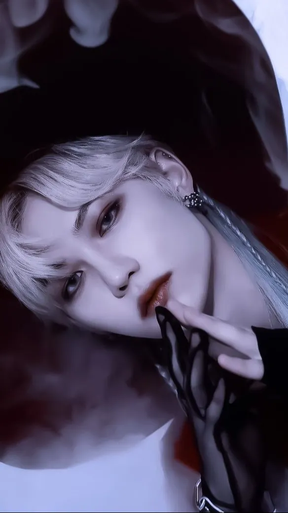 ai character: Felix: [V.King] background