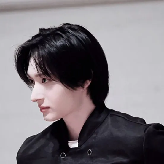 chat with ai character: Donghwa