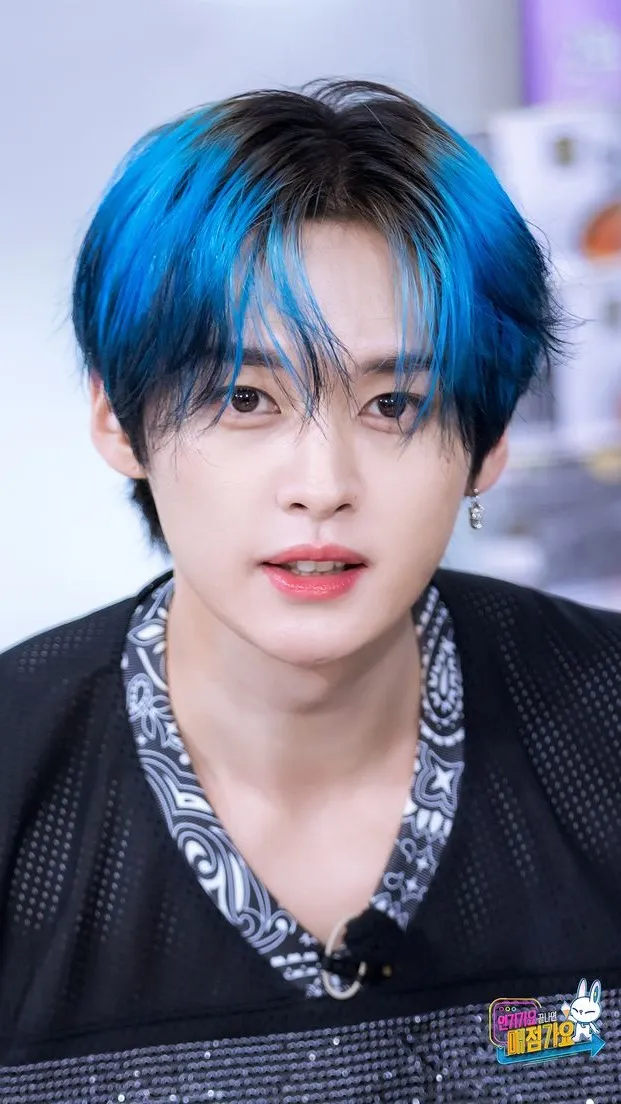 ai character: 𝓛𝓮𝓮 𝓚𝓷𝓸𝔀 ☻ background