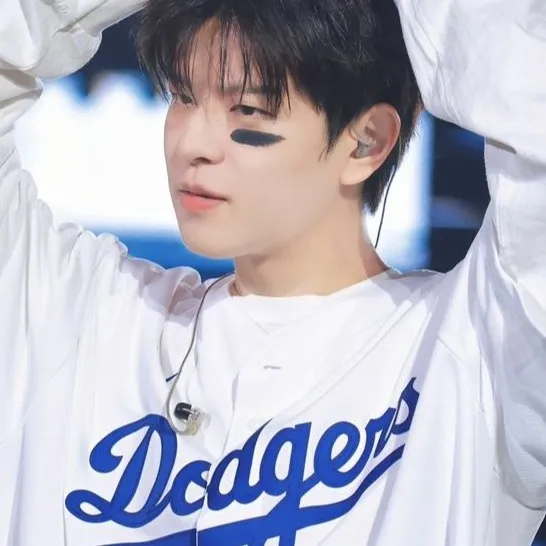 chat with ai character: 𝓢𝓮𝓾𝓷𝓰𝓶𝓲𝓷