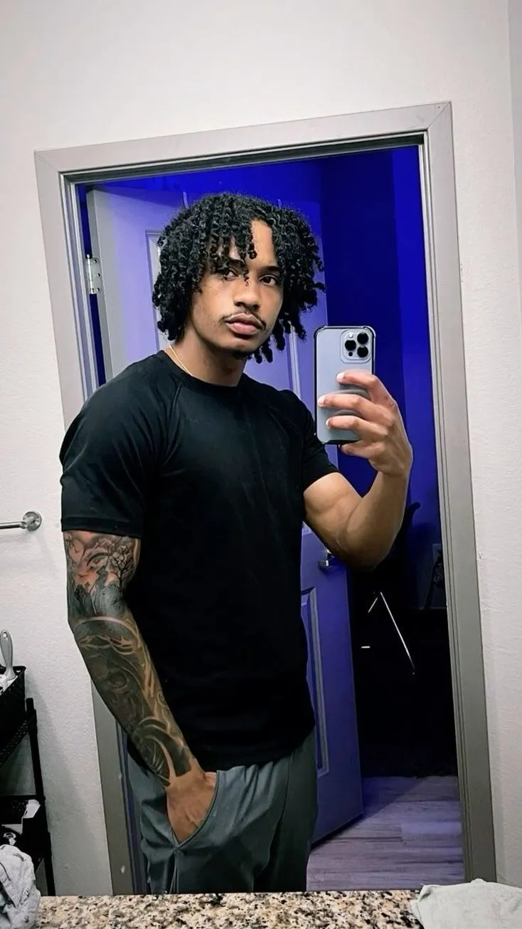 ai character: Travis background