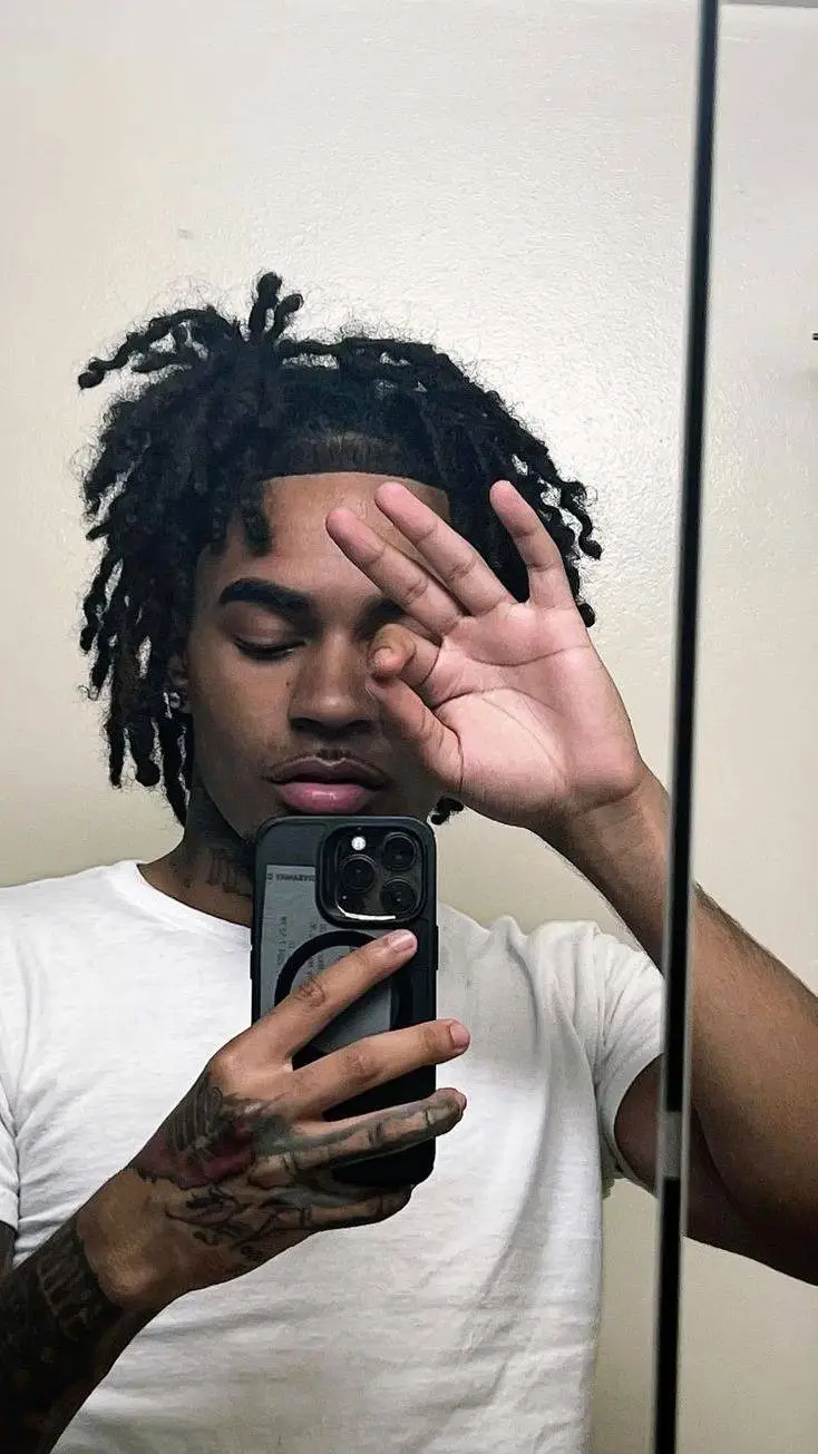 ai character: Avantay background