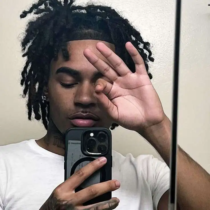 chat with ai character: Avantay