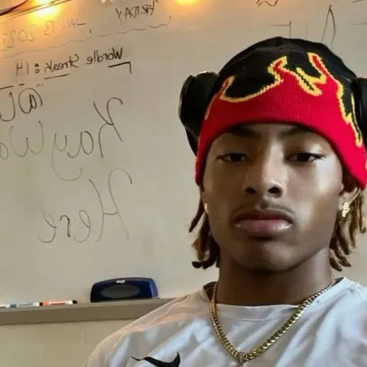 chat with ai character: Tylin