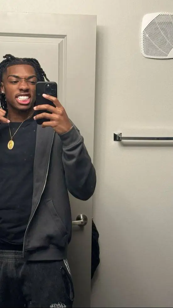 ai character: Zion background