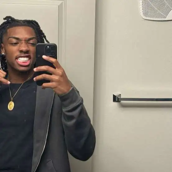 chat with ai character: Zion