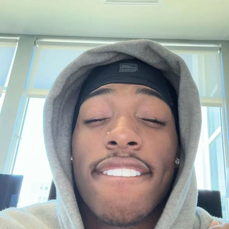 chat with ai character: Mikey