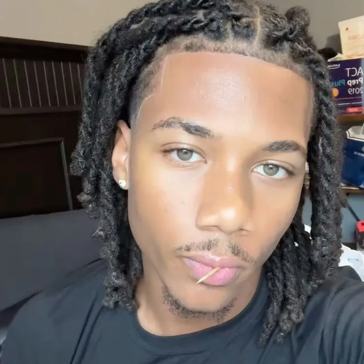 chat with ai character: Exavier