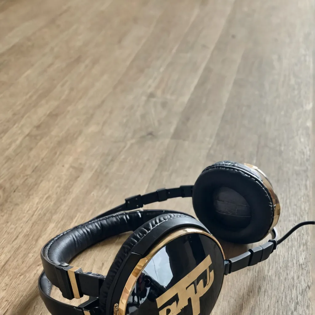 chat with ai character: Gi